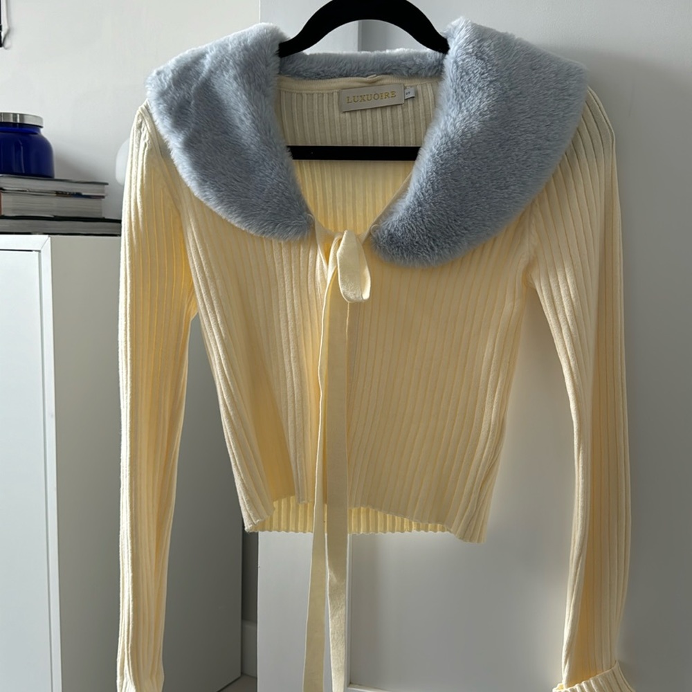 Crop knit open sweater with removable faux fur